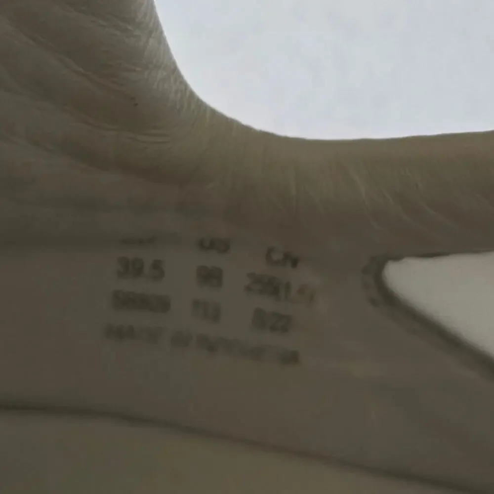 Stuart Weitzman Brooklyn Leather Sneakers White Size 9B